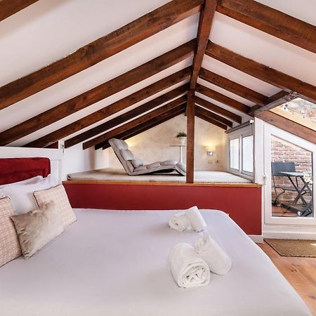 شقة Guestready - Fantastic Rustic Duplex With Terrace Lisboa المظهر الخارجي الصورة